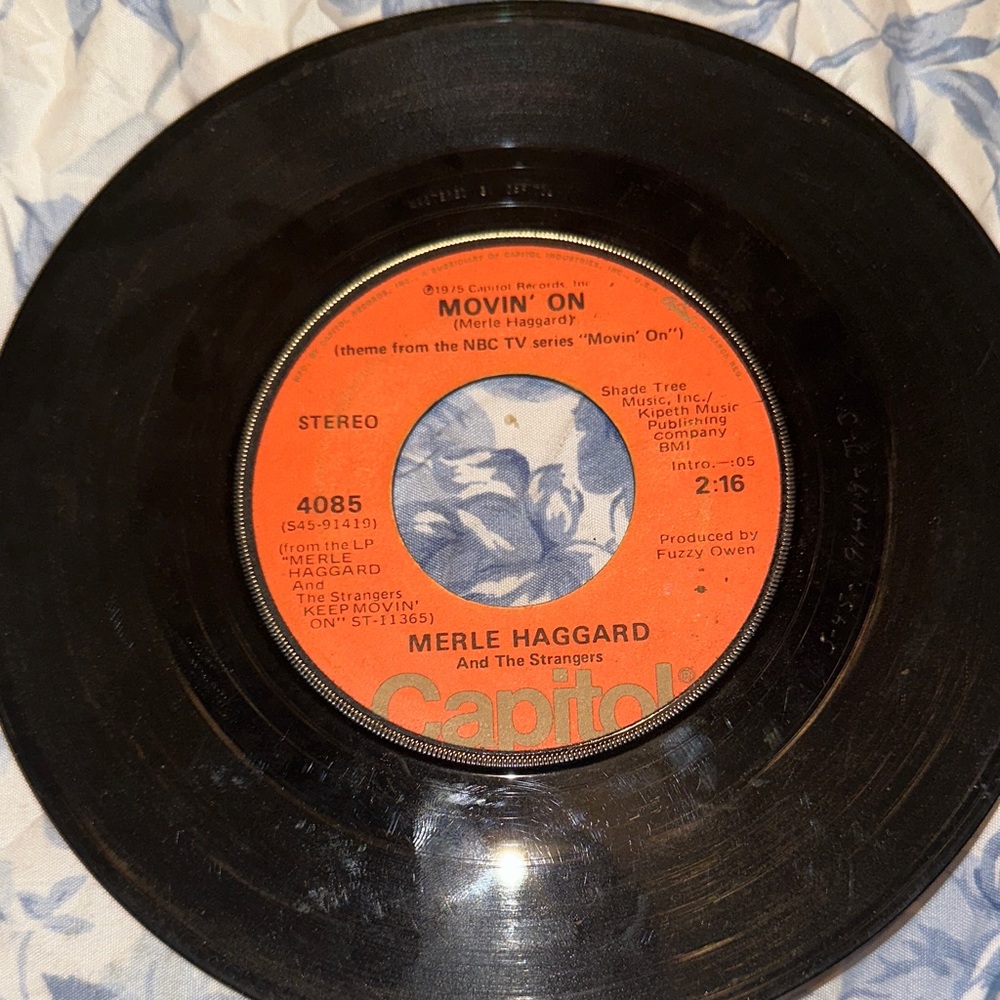 Capitol Records Vinyl - Movin' On by Merle Haggard